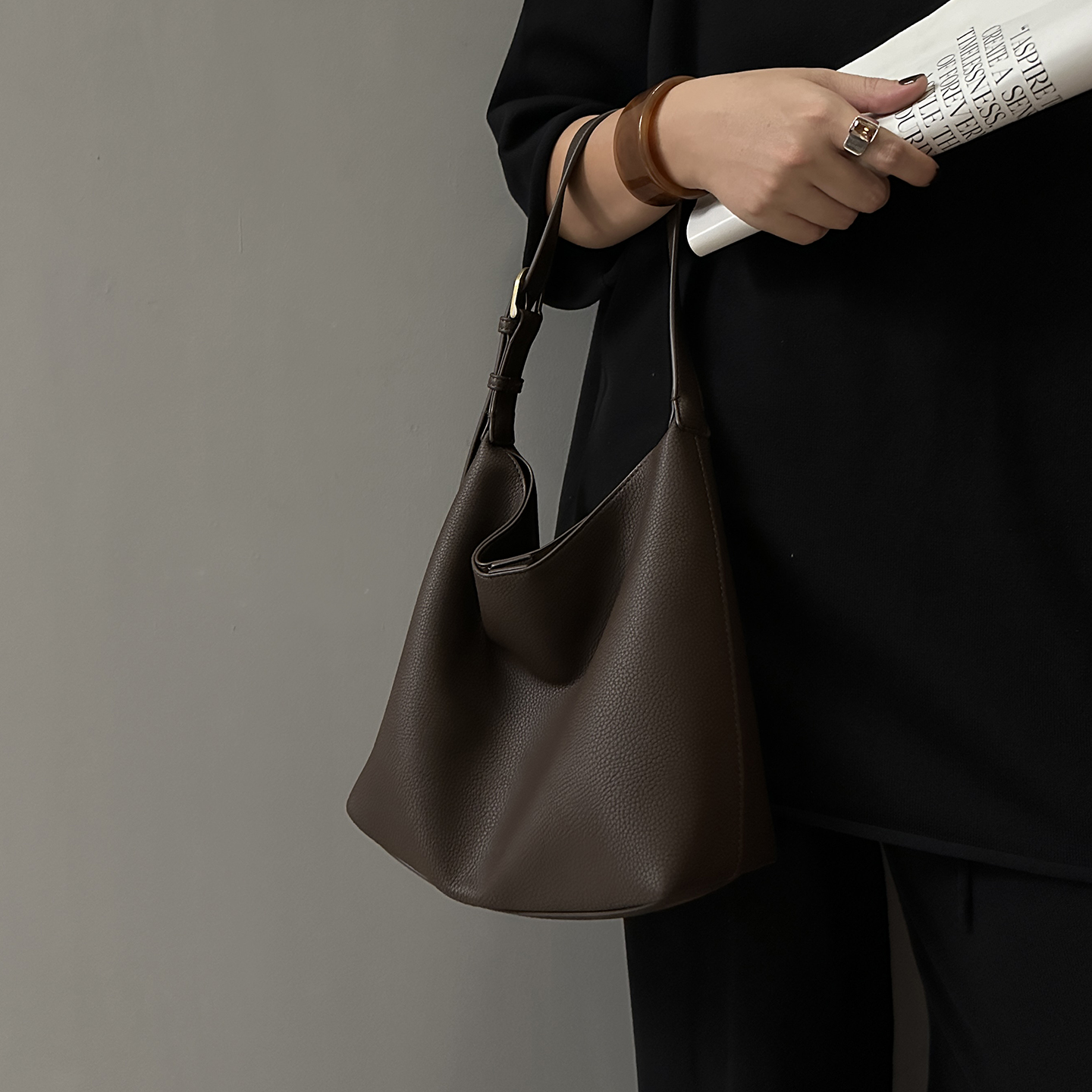 大容量简约2025新款单肩斜挎包