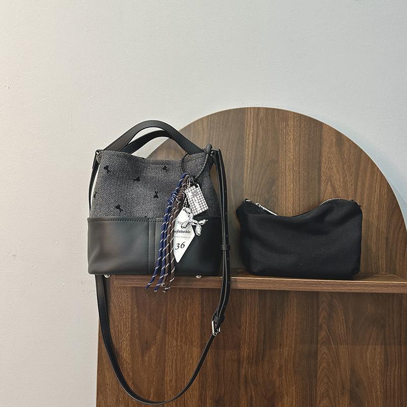 女士百搭牛皮休闲通勤包