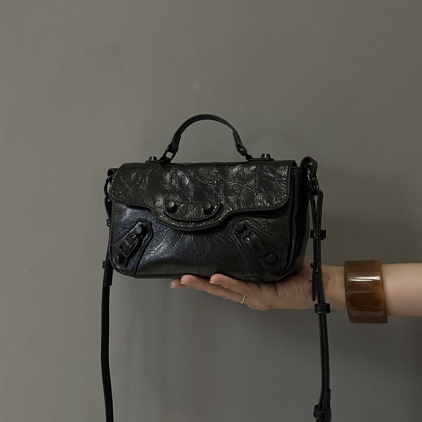 油蜡头层牛皮复古时尚女士机车包百搭通勤真皮小方包斜挎手提包潮