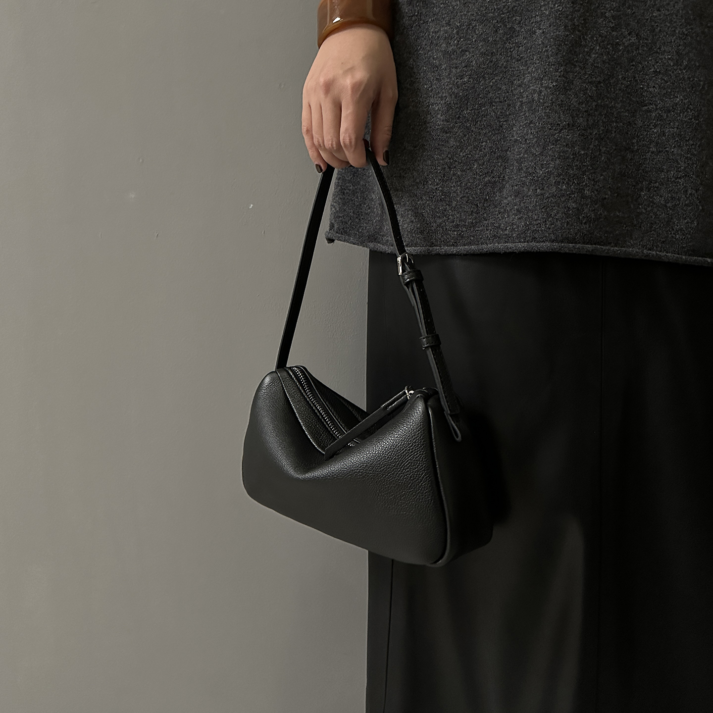 头层牛皮简约小众轻奢品牌女包真皮休闲腋下包高级感复古斜挎包女