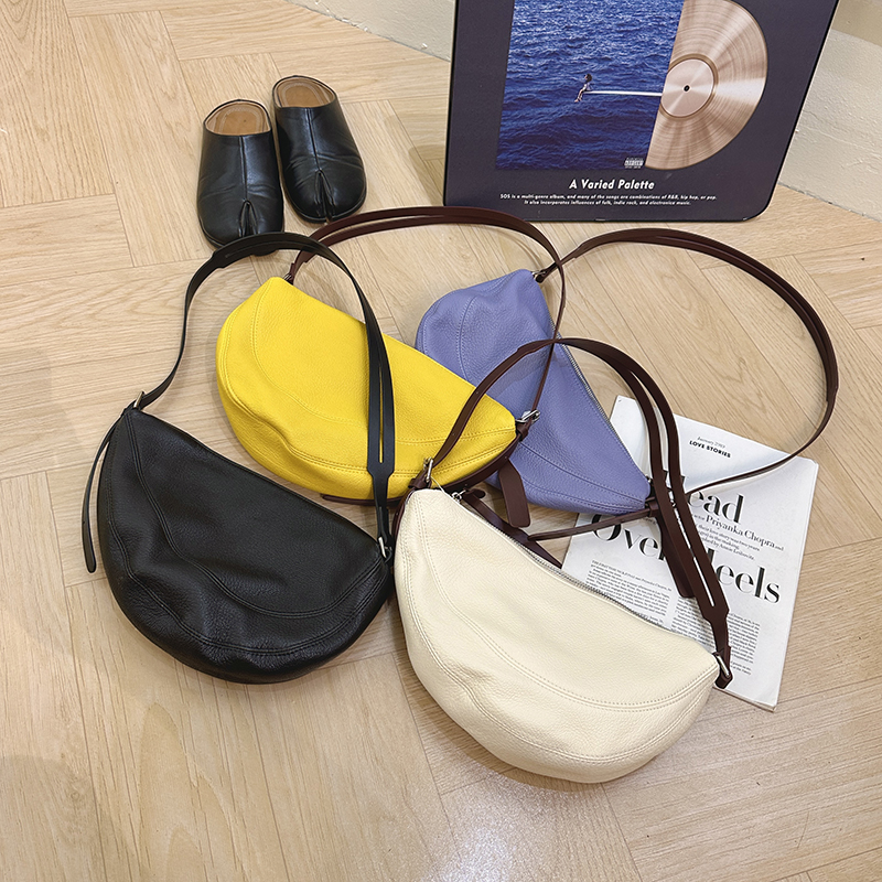 纯色简约真皮饺子包女可颂包