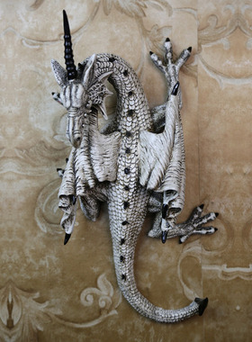 新款昂头摆尾的黑白飞龙园艺挂件