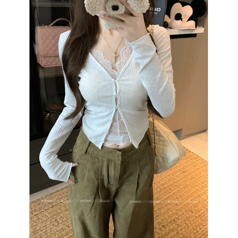现货|纯色蕾丝拼接假两件纽扣修身显瘦上衣