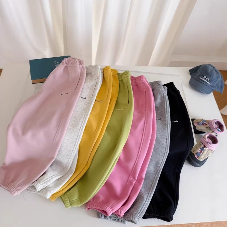 依依妈男童运动卫裤儿童春装裤子宝宝宽松直筒纯色字母束脚休闲裤