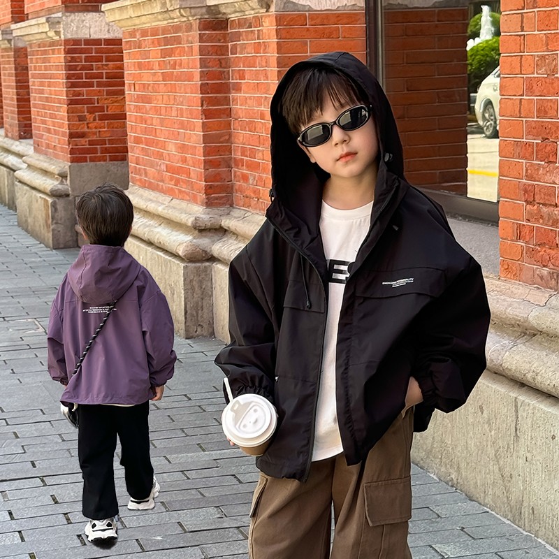 男童拼接字母印花连帽冲锋衣