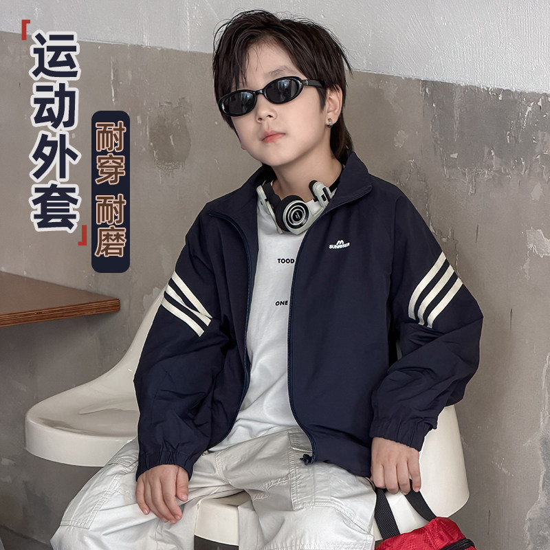 依依妈儿童户外耐磨冲锋衣2026夏秋新款男童韩系穿搭运动外套童装图片