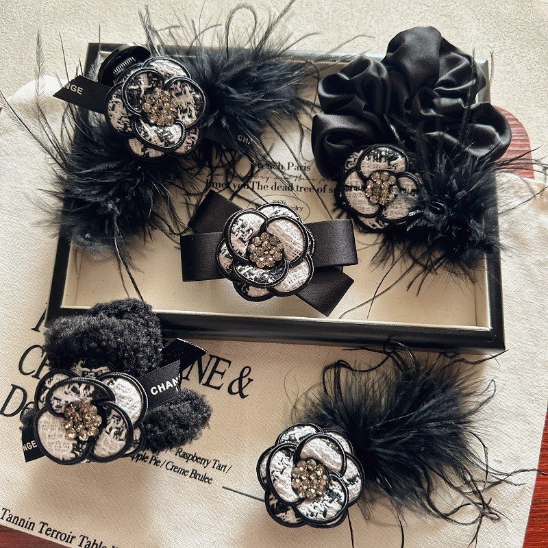 高级小香风山茶花羽毛发夹优雅轻奢气质后脑勺抓夹水钻蝴蝶结发圈,饰品/流行首饰/时尚饰品新,发饰,淘宝优惠券,粉丝福利购,淘宝优惠卷