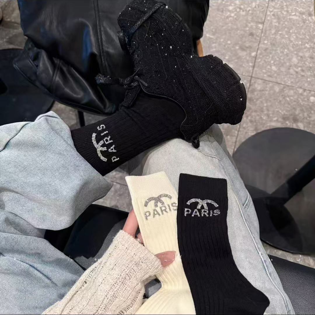 超好看的欧货袜子小香风轻奢烫钻双针高级感洋气外穿百搭中筒纯棉