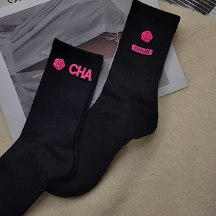 新款 欧货女ins潮网红外穿轻奢洋气合金烤漆饰品小香风字母山茶花