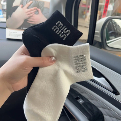 超好看的miu系短袜 小香风甜妹穿搭洋气轻奢个性烫钻字母夏天纯棉
