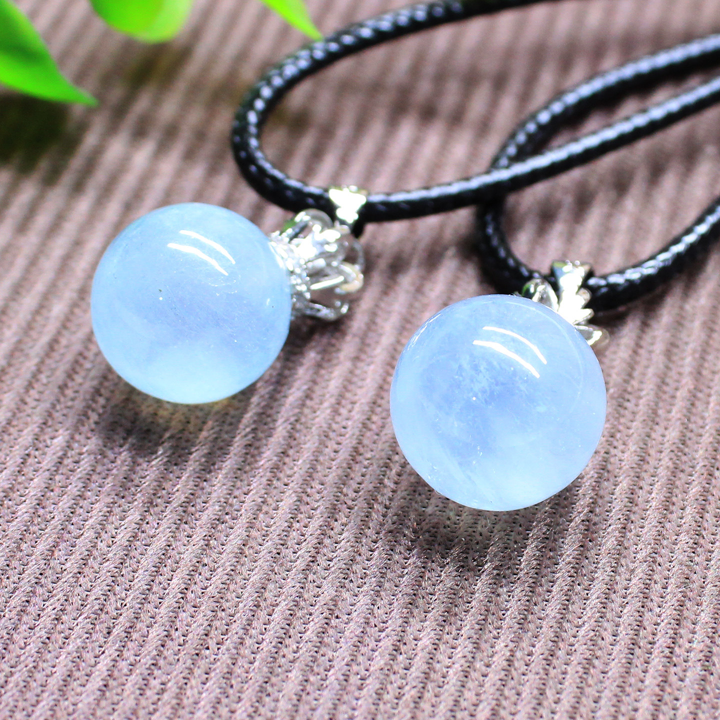 如鸿天然水晶球吊坠女士蓝色海蓝宝圆形小球挂件项链锁骨链礼物