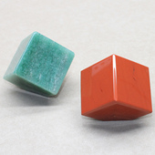 如鸿天然红绿色水晶魔方四方块红碧玉东陵玉原石方块桌面摆件