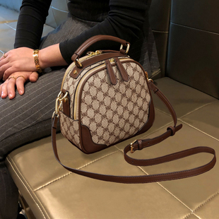 MKF品牌包包女新款高级感时尚双拉链小圆包手提单肩宽肩带斜挎包