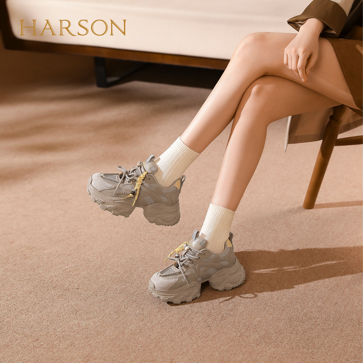 哈森时尚网面厚底户外休闲运动老爹鞋旅游鞋2025冬新款HWCA250105