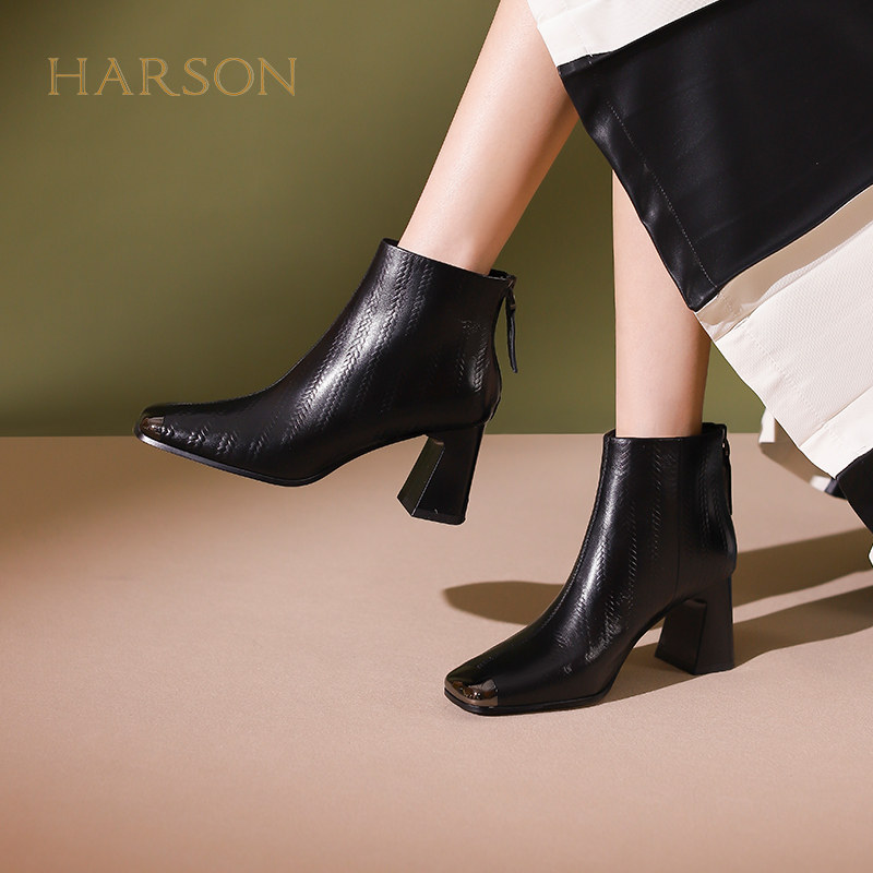 哈森冬季新款方头粗跟纹理皮面女短靴电镀头时装靴HWA230137,女鞋,时装靴,淘宝优惠券,粉丝福利购,淘宝优惠卷