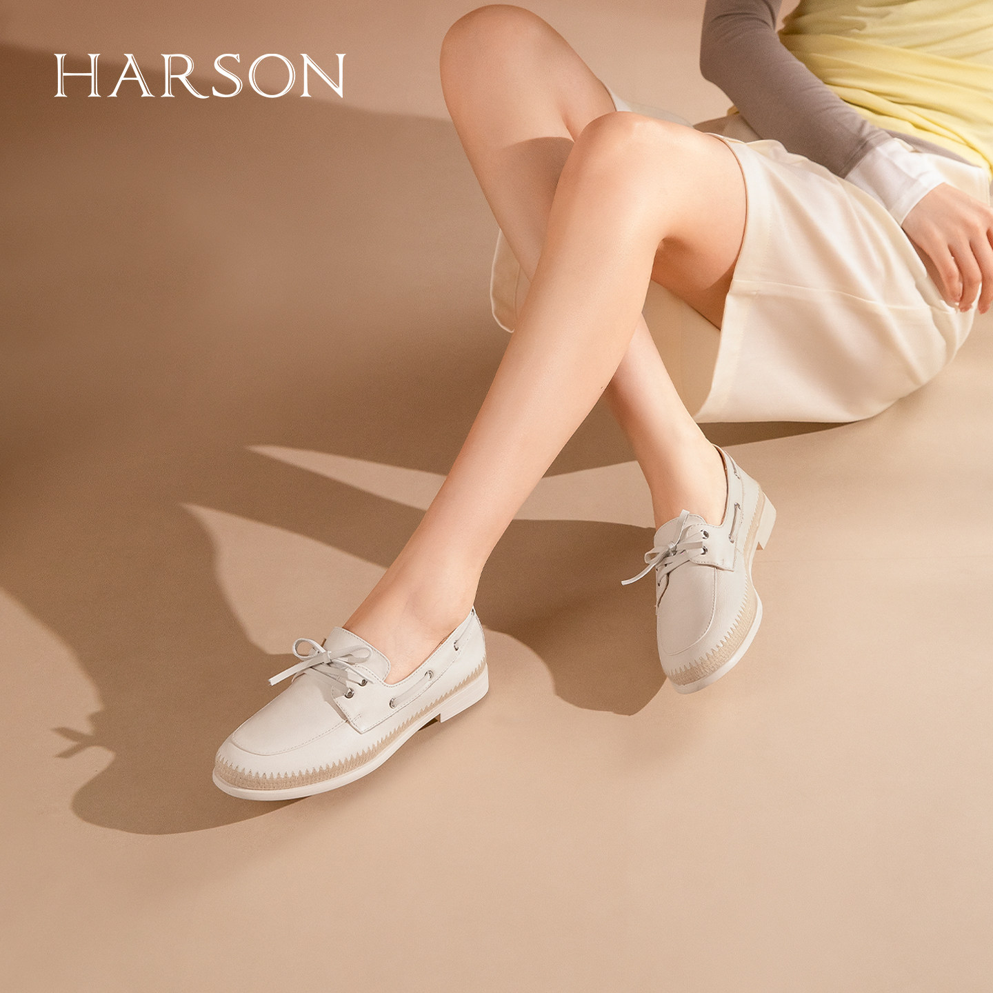 哈森复古风系带乐福鞋圆头粗跟简约休闲豆豆鞋2026新款HWS26