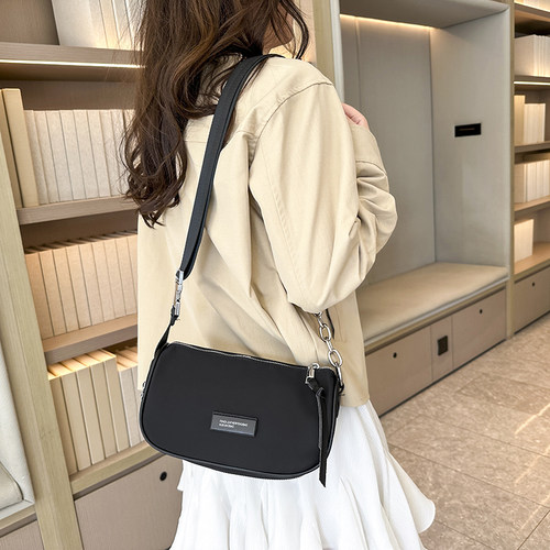 红鹮鸟时尚休闲斜挎女包女简约运动风高级感手机小包百搭单肩包潮