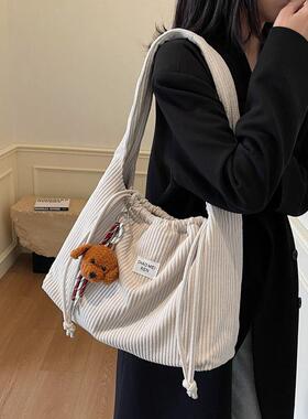 灯芯绒斜挎包女大容量休闲百搭复古托特包2026秋季新款简约单肩