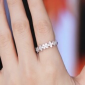 旭平四叶花优雅气质轻奢密镶人造石合金半圈戒指