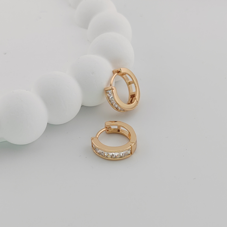 旭平细圈微镶人造石气质个性时尚简约合金小耳扣耳环