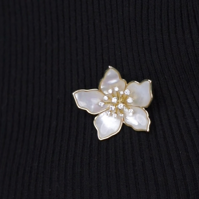 旭平仿贝母立体花卉尚秋冬新款合金玉兰花胸针