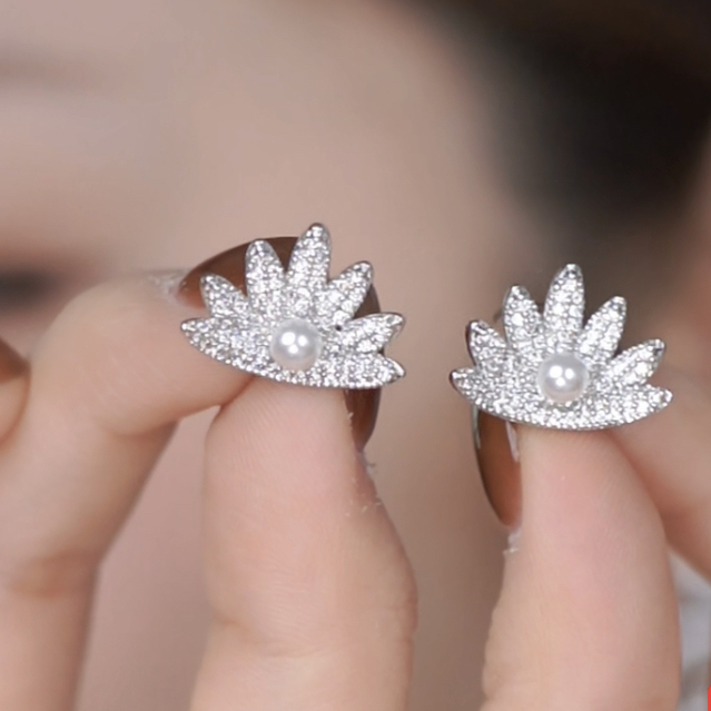 旭平太阳花耳钉复古法式轻奢精致时尚气质微镶满锆枫叶仿珍珠耳饰
