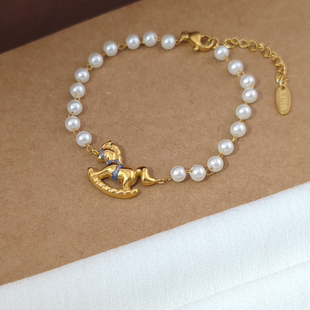 旭平轻奢仿珍珠手链女金色小马吊坠时尚气质易搭手链
