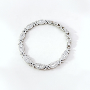 旭平法式 轻奢镶嵌人造石四叶拼接手链女精致轻奢高级感气质手表扣