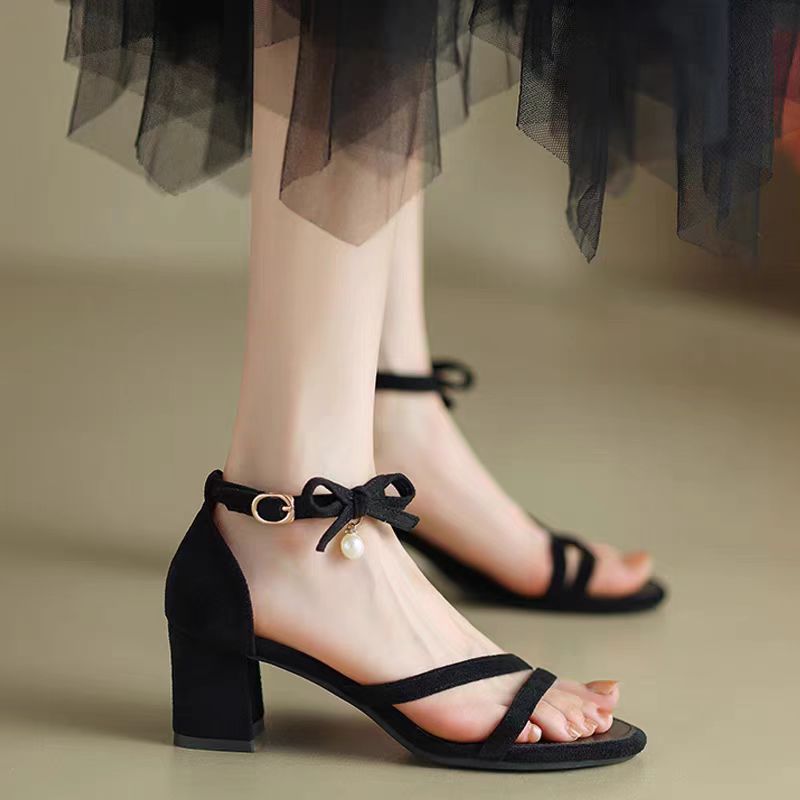 2025夏季新款气质法式珍珠凉鞋女小众配裙子蝴蝶结粗跟高跟
