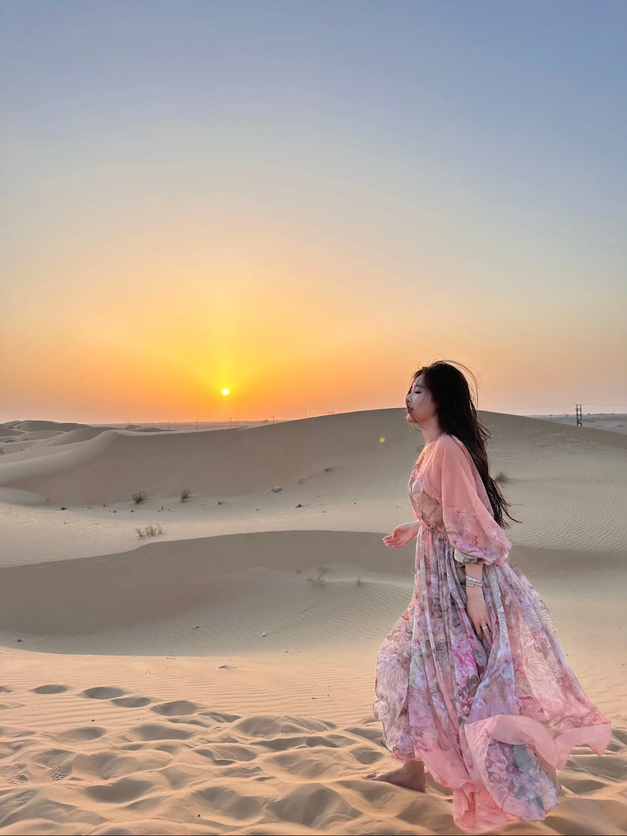 现货 花仙子 粉色V领灯笼袖碎花连衣裙女2024新款蓬蓬裙长裙子