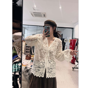 V领蕾丝钩花花苞袖 法式 打底内搭上衣 维纳斯 蕾蕾