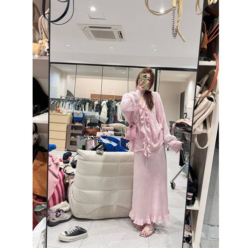 蕾蕾【水蜜桃】V领花朵边针织上衣+下摆花边全松紧高腰长短半身裙