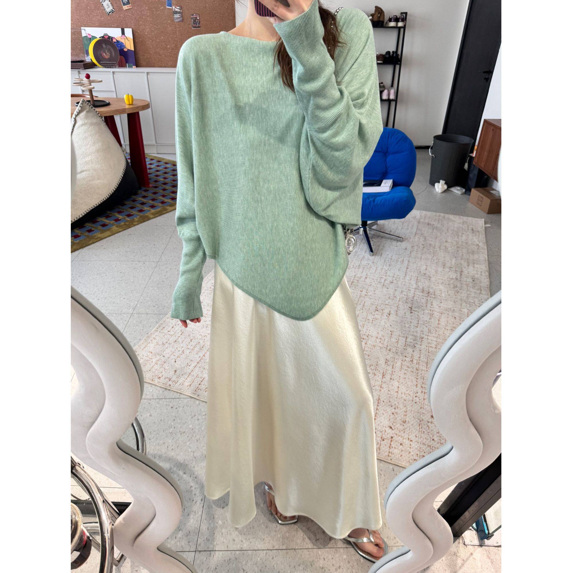 蕾蕾【柏林之恋】下摆不规则可一字肩长袖蝙蝠针织上衣