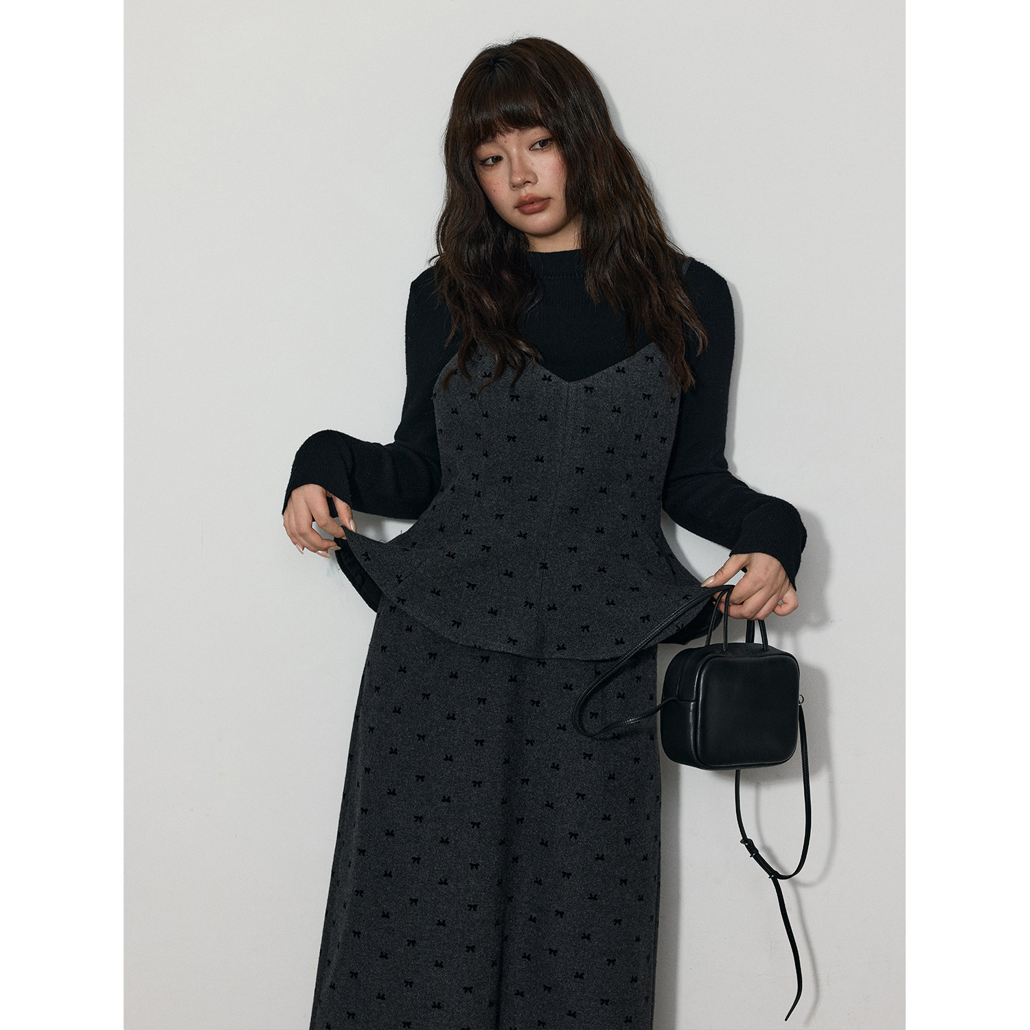 蕾蕾【缓存温柔】蝴蝶结图案吊带上衣+下摆花边蝴蝶结高腰半身裙