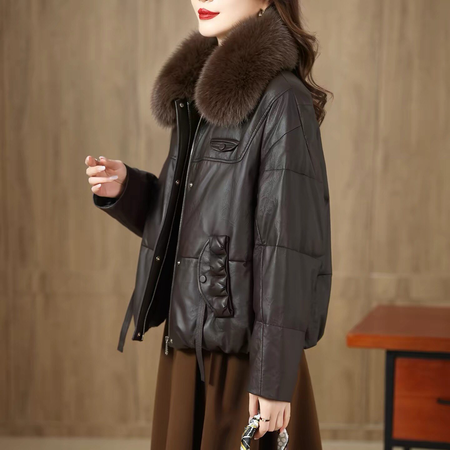 小个子宽松狐狸毛领真皮羽绒服女