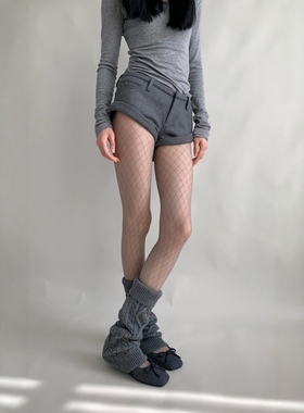 终于grt到韩女穿搭！丝袜配袜套给秋冬一点层次感！谁穿谁美~显瘦