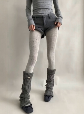 这条miu系波点裤袜我可以穿一整个冬天！搭配大衣、针织短裤~绝了