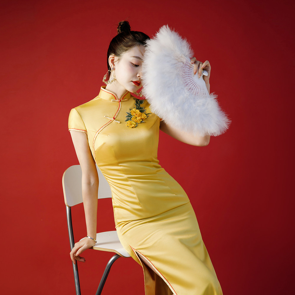 紫缘萱中式长款旗袍黄色复古民族风改良模特团体走秀舞台演出服女