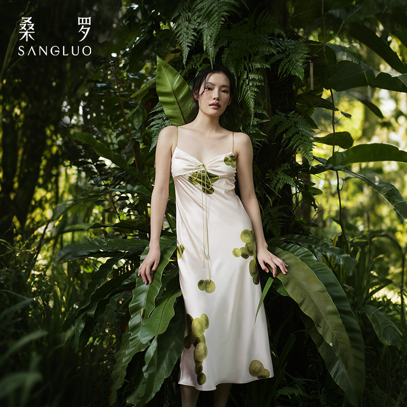 桑罗真丝轻礼服吊带裙外穿度假风