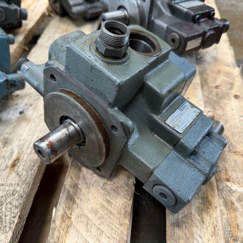 1x Mannesmann Rexroth 454592/7 1 PV1V4-17/20RA01MC160N0-A1 H