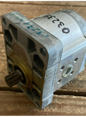 Case IH Ersatzteil Teilenr. 03239553 Hydraulikpumpe Hydrauli