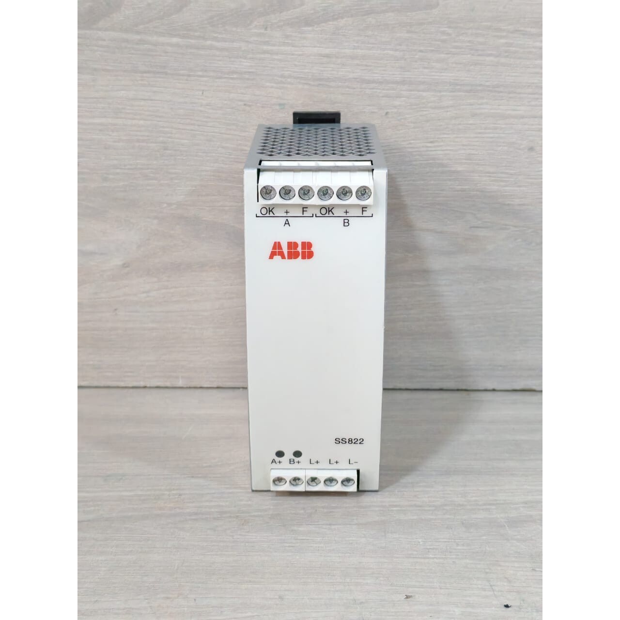 ABB SS822 3BSC610042R1 双红宝石 DC 24-28V.0- 带任何 ACCS。