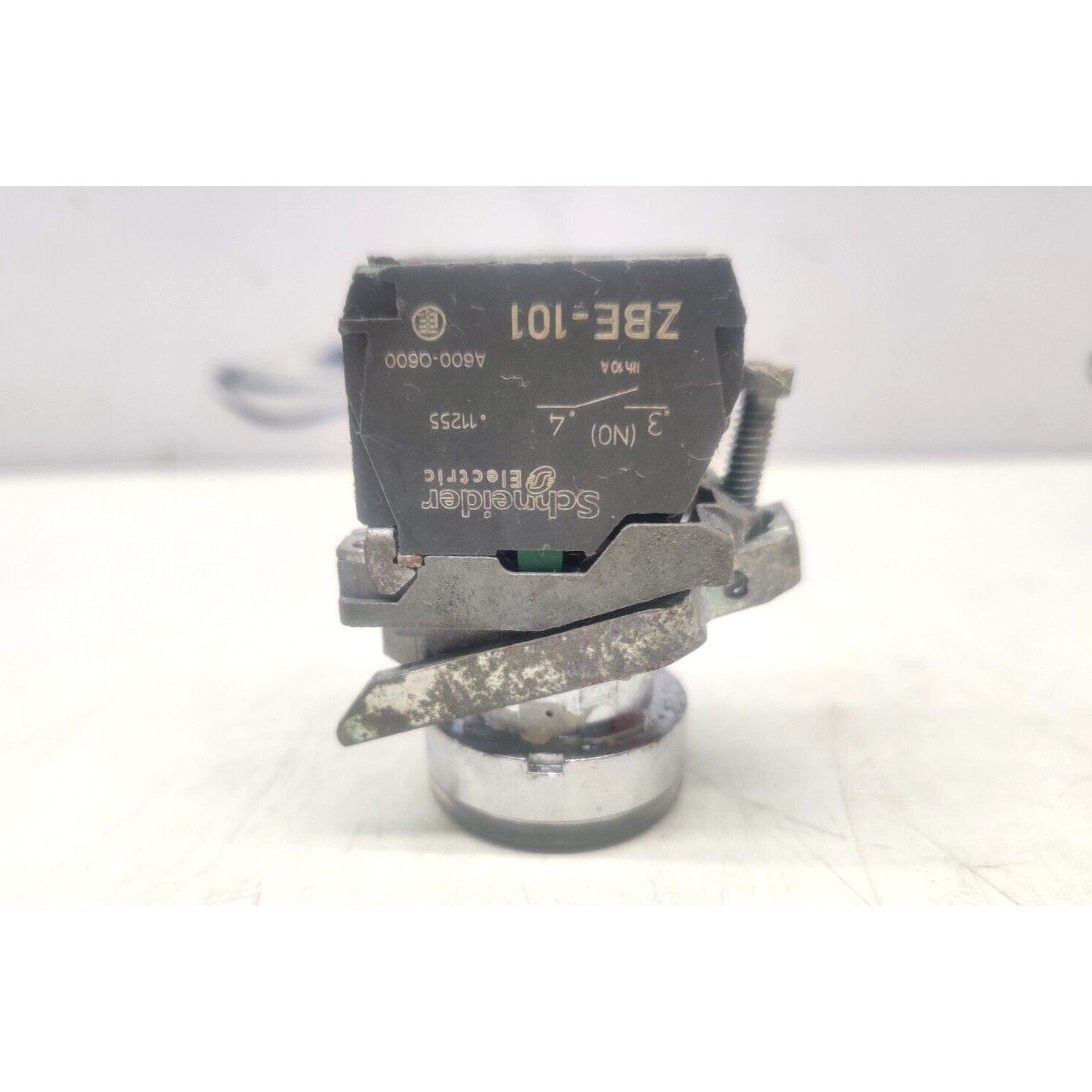 Schneider Electric ZBE-101, ZBV-B3 Pushbutton A600-Q600 2PCs