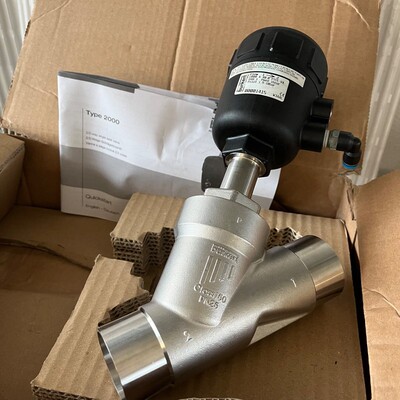 Pneumatisches Schr?gsitzventil BüRKERT Typ 2000 Art. 353103