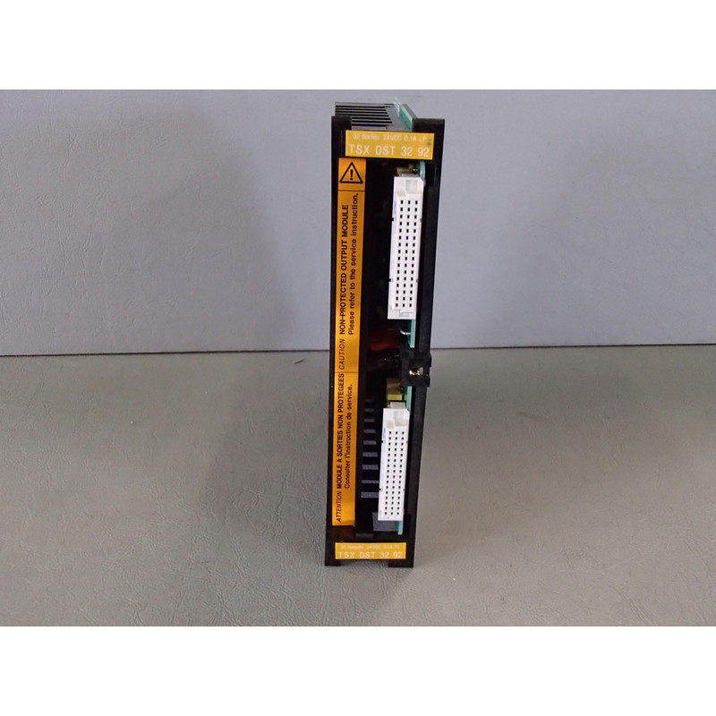 TSXDST3292 - Schneider - Tsxdst 3292/Module 32 Outputs Used