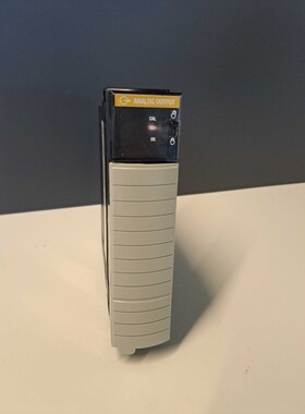 17560F8 - ALLEN BRADLEY - 1756-0F8 / MODULE ANALOGIQUE USED