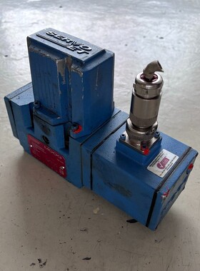 1x Moog D661E5602 G08MOAA4NSA0-P Hydraulikventil Spritzgussm