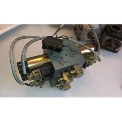 BUCHHOLZ AV5235 2 Ventilblock Hydraulikventil Ventilinsel 24