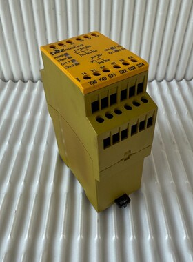 1x pilz PNOZ XV3 0.5/24VDC 3n/o 2n/o t 1lx ID No.: 774544 10