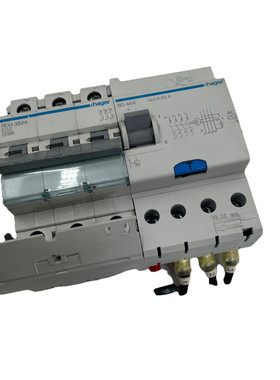 HAGER BD464 & NDN 332A 3 PHASE CIRCUIT BREAKER WITH RCD 32AM